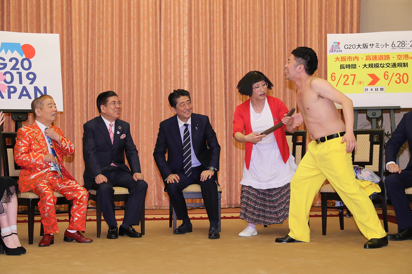 すっちー、吉田裕が“乳首ドリル”ネタを披露 （提供写真）