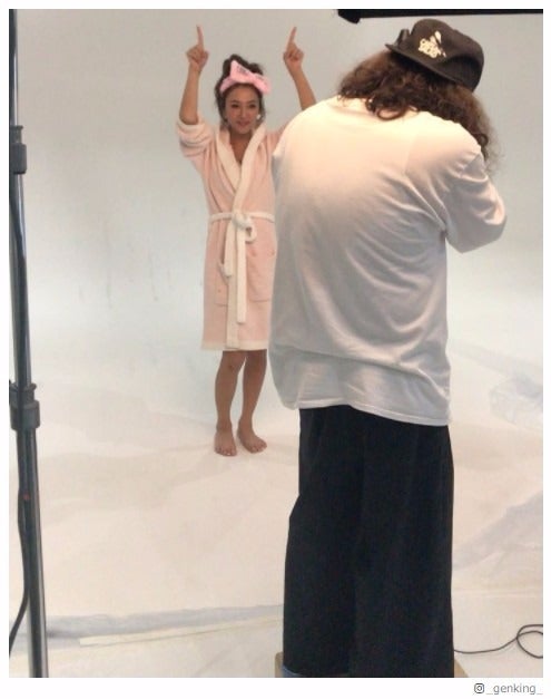 GENKING、バスローブ姿で“TTポーズ” キュートな振る舞いに反響