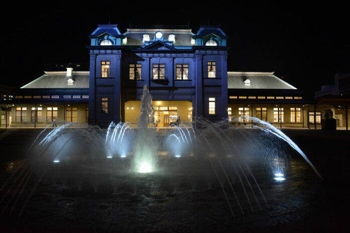 ライトアップされた門司港駅