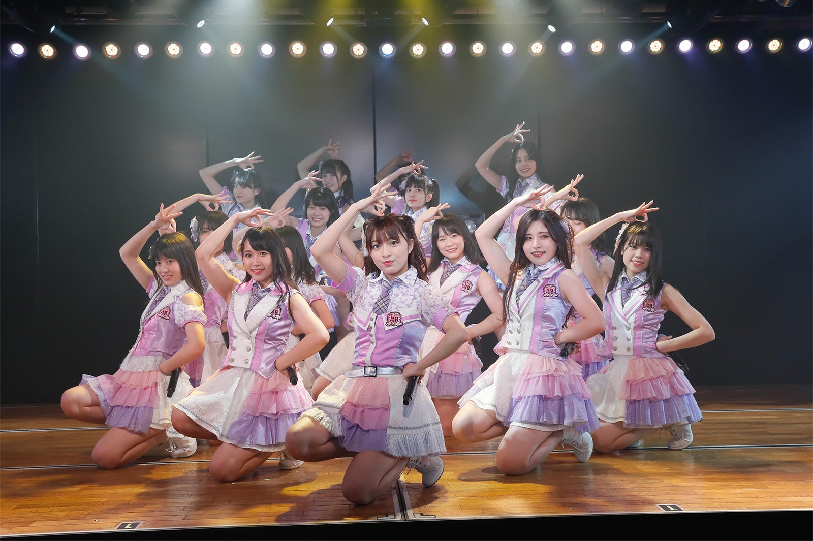 AKB48チーム8／AKB48チーム8「その雫は、未来へと繋がる虹になる。」公演（C）AKS