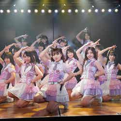 AKB48チーム8／AKB48チーム8「その雫は、未来へと繋がる虹になる。」公演（C）AKS