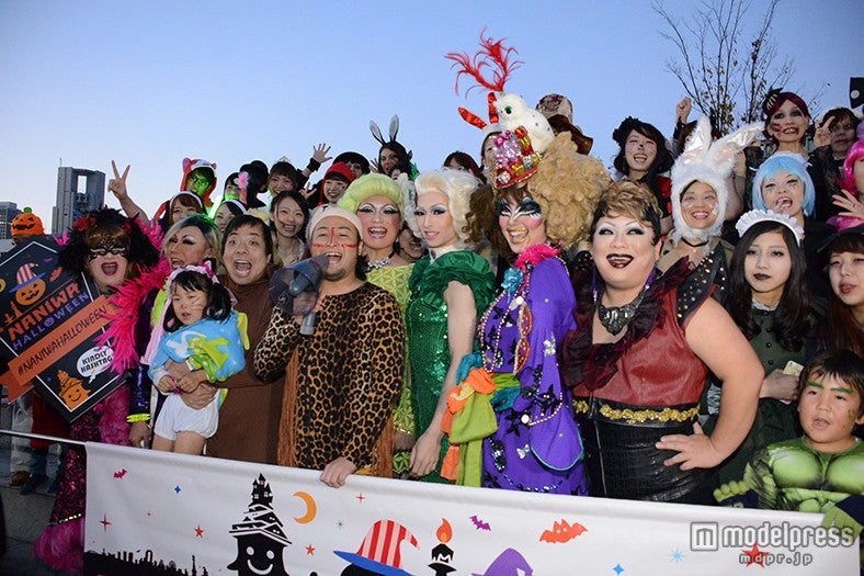 バンビーノ率いる仮装集団