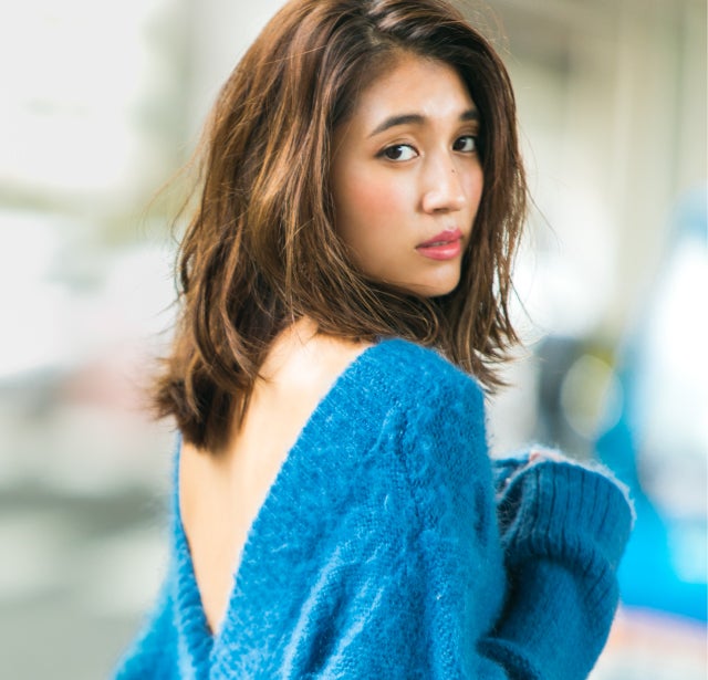 背中ざっくりニット（C）TOPLOG