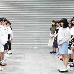 「AKB48グループ ドラフト会議」候補者と対面するメンバー（C）AKS
