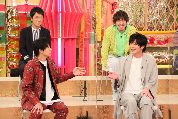 (前列左から)岸優太、田中圭(後列左から)吉田敬、りんたろー。(C)フジテレビ