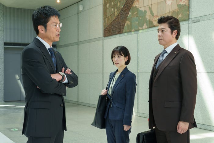 寺脇康文、吉谷彩子、上川隆也(C)「能面検事」製作委員会