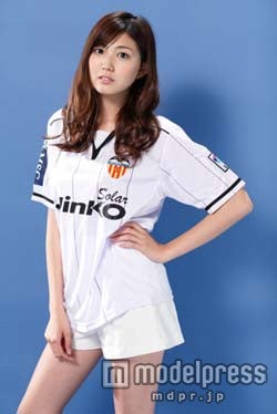 バレンシアのユニフォーム姿の岩崎名美