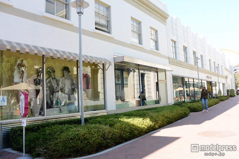 ショップがずらりと並ぶ敷地内