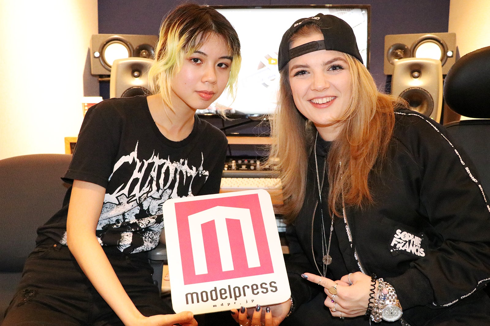 DJ moe、ソフィー・フランシス（提供写真）