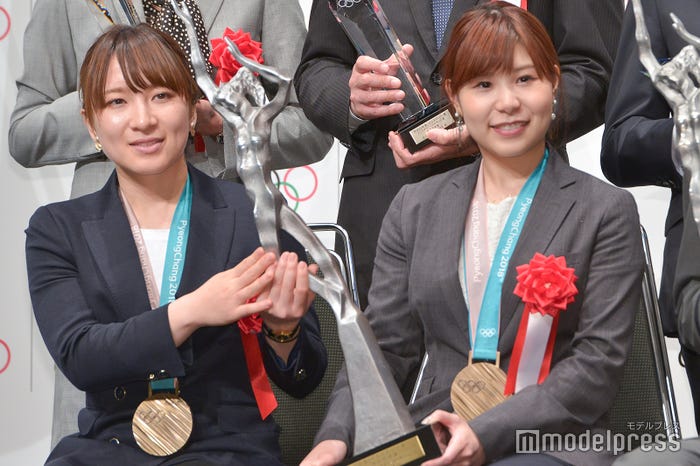 鈴木夕湖選手、吉田夕梨花選手(C)モデルプレス