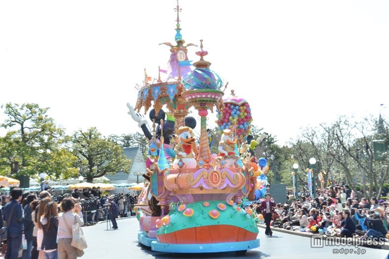 30周年コスチュームのドナルドとデイジー／ハピネス・イズ・ヒア