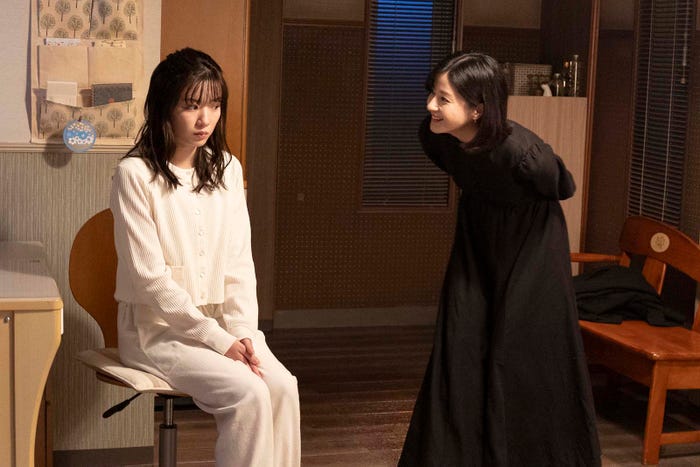 永野芽郁、松本若菜「君が心をくれたから」第2話より(C)フジテレビ