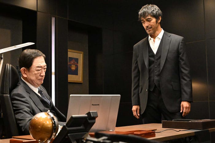 坂東彌十郎、阿部寛「VIVANT」第3話より(C)TBS
