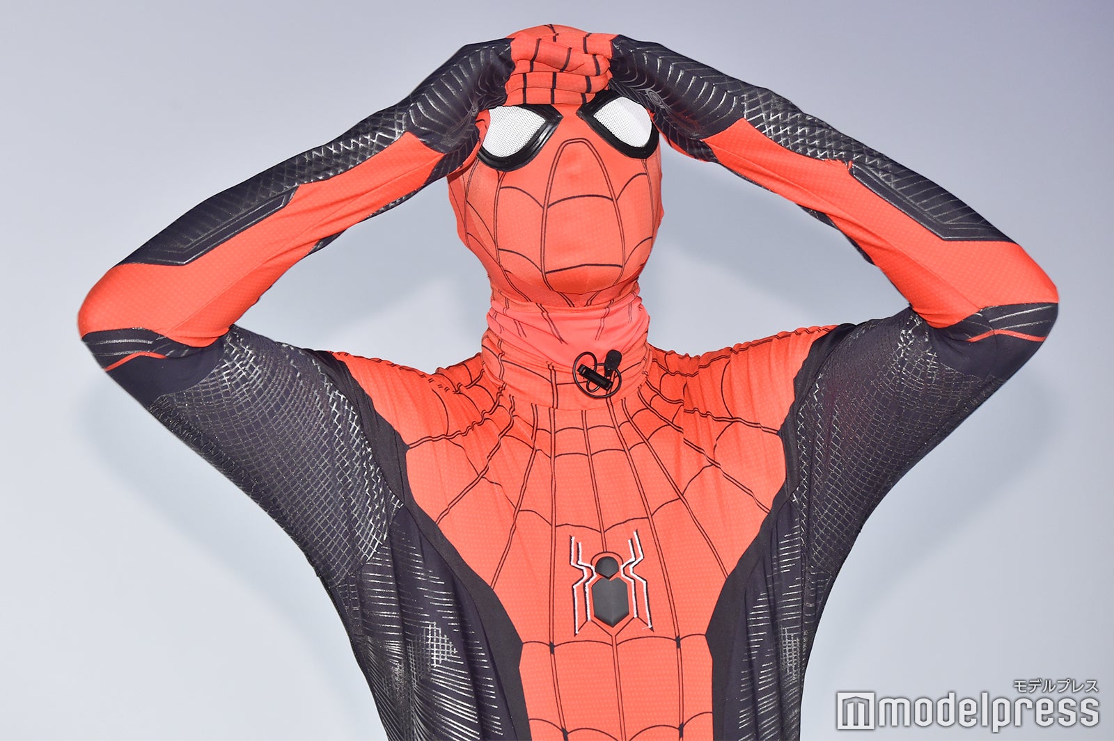 スパイダーマンスーツ姿で現れた伊藤健太郎（C）モデルプレス