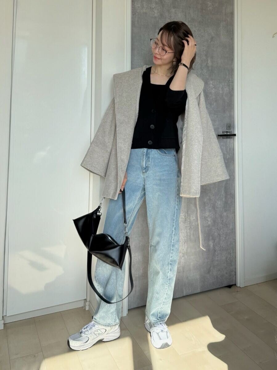 ユニクロスムースコットンVネックショートカーディガンのデニムコーデ