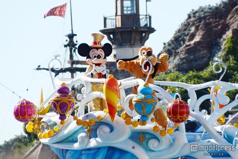 （左から）ミッキー＆プルート