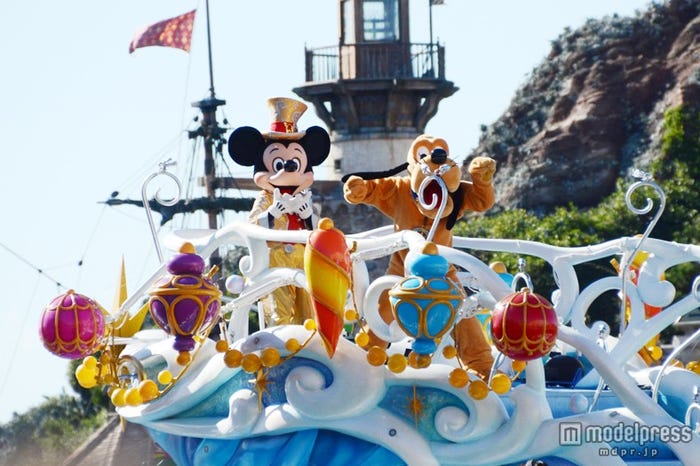 (左から)ミッキー&プルート