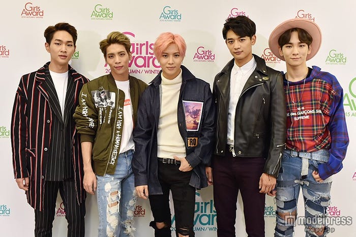 インタビューに応じたSHINee(左から)オンユ、ジョンヒョンさん、テミン、ミンホ、キー(C)モデルプレス