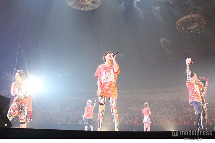 真駒内セキスイハイムアイスアリーナにて行われたAAAの最終公演に10万のファンが熱狂