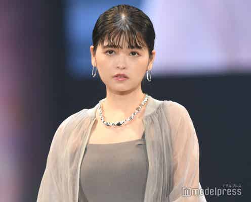 景井ひな、ほっそり二の腕際立つ透けブルゾン姿【札幌コレクション2024SS】