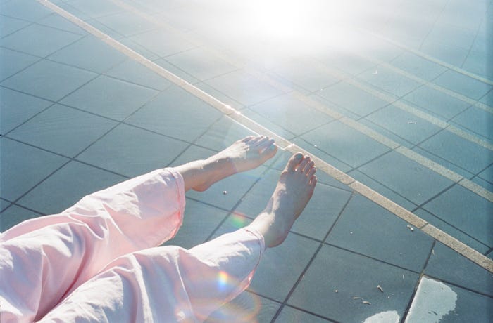 夏帆 写真集「おとととい」収録カット(C)SDP