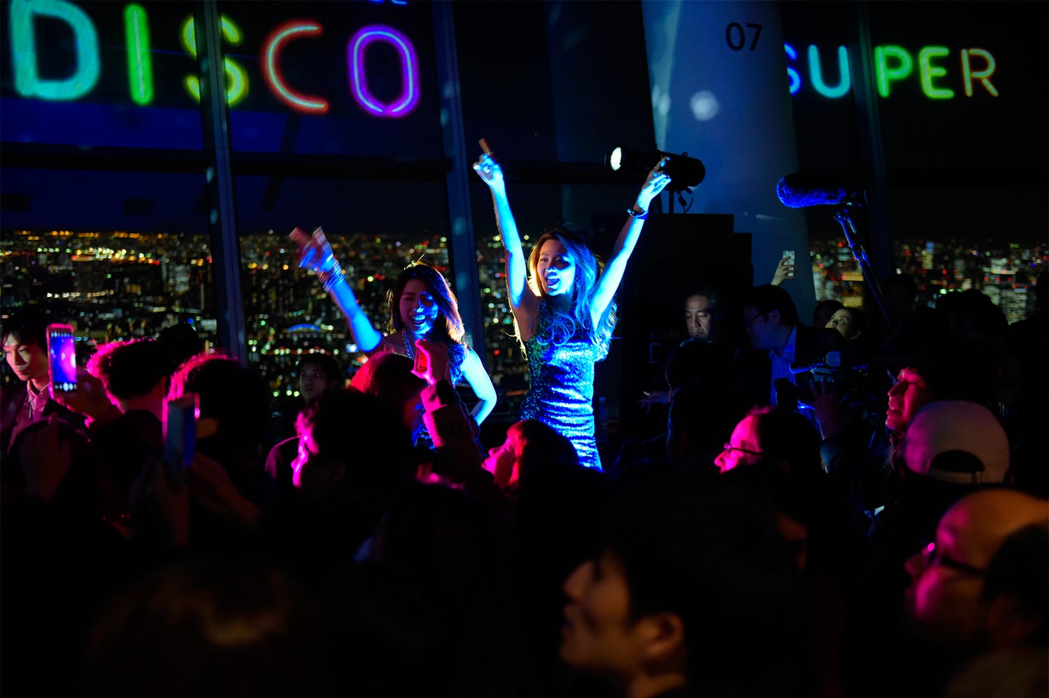 東京スカイツリー、天空のディスコ空間再び!地上350mの夜景とバブル音楽に弾ける夜