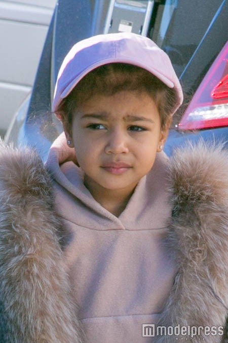 切れ長でつぶらな瞳はママ譲り？x17online.com／Zeta Image