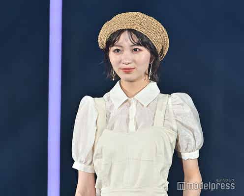 岡崎紗絵、“夏先取り”ホワイトコーデで抜群スタイル披露 フレッシュな笑顔が眩しい<TGC 2022 S/S>