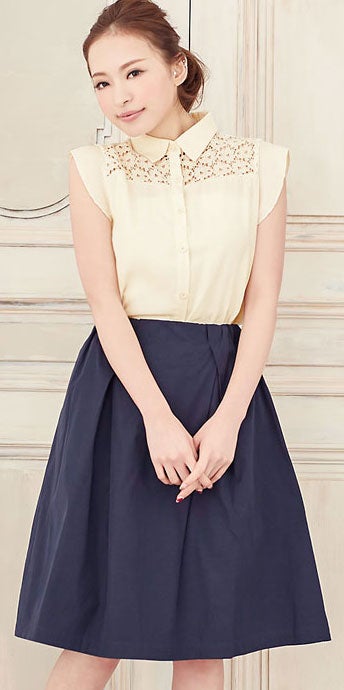 肩レース切替ノースリーブブラウス「Pierrot」2,138円（税込）／画像提供：Pierrot