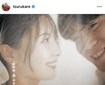 「全部いい写真すぎてニヤニヤ幸せに」電撃結婚の人気女子ゴルファー、純白ドレスでイケメン野球選手との幸せいっぱい姿公開に反響「綺麗すぎる」「これは驚き」