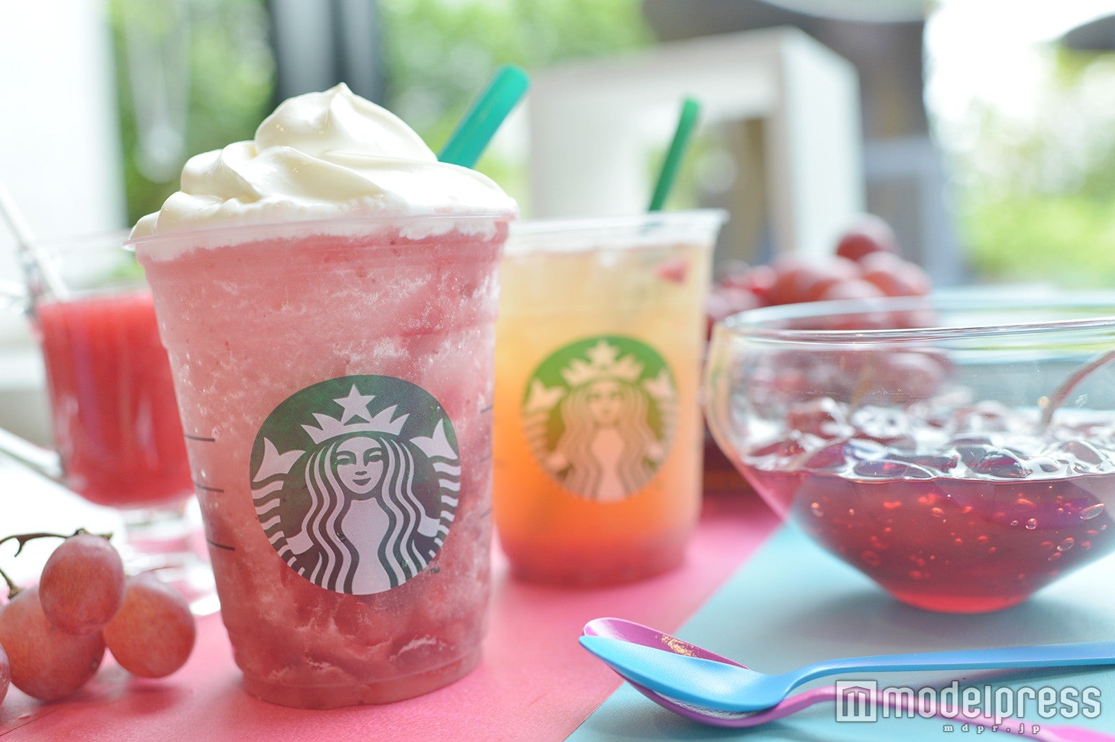 スタバ、新作フラペチーノ＆ドリンクが爽やかでフルーティー！見た目も食感も最高＜試食レポ＞