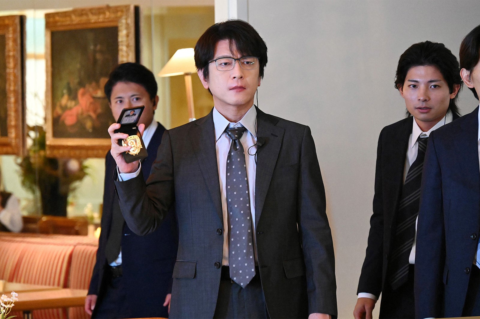 及川光博「潜入兄妹 特殊詐欺特命捜査官」第1話（C）日本テレビ