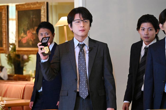 及川光博「潜入兄妹 特殊詐欺特命捜査官」第1話(C)日本テレビ