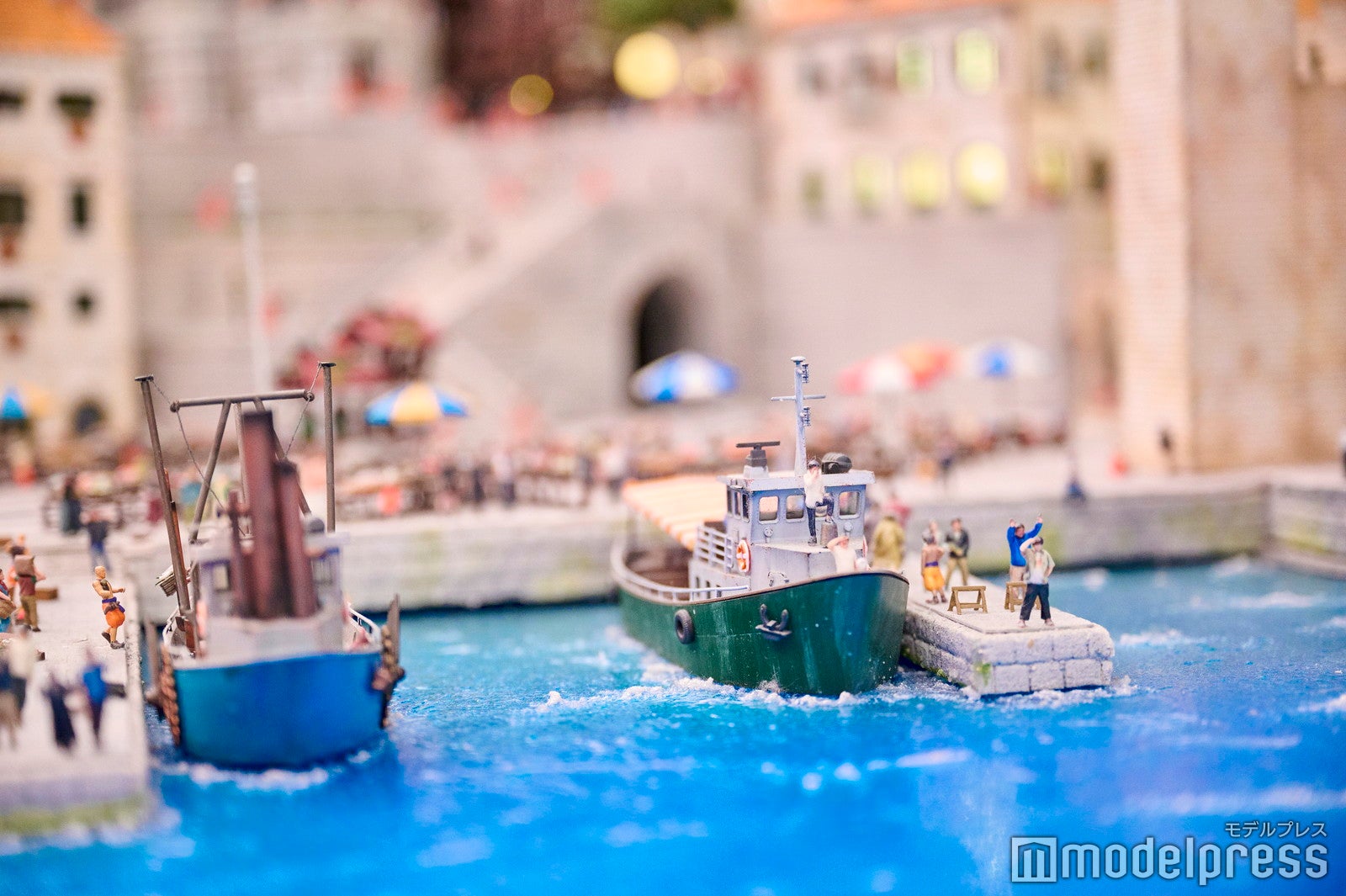 小さな人間ひとりひとりも精巧に作りこまれている（C）モデルプレス