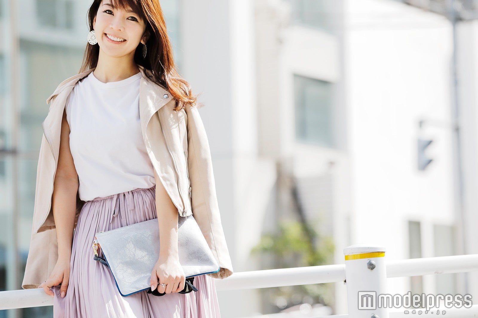 シルバー×オレンジの『motion』（C）モデルプレス