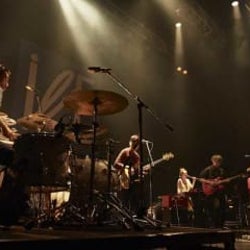 indigo la End×ゲスの極み乙女。、2マンライブにて「ドレスを脱げ」をコラボ演奏