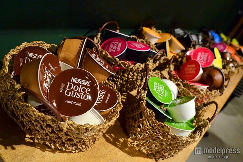 カフェ内では「ネスカフェ ドルチェ グスト」全14種類を無料で提供