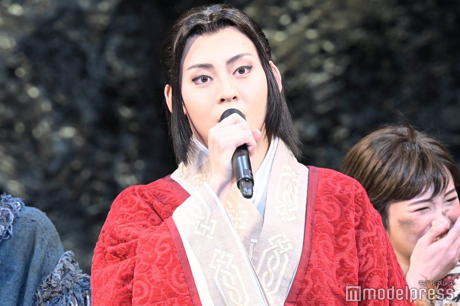 梅澤美波、舞台「キングダム」帝劇千穐楽にサプライズ登場