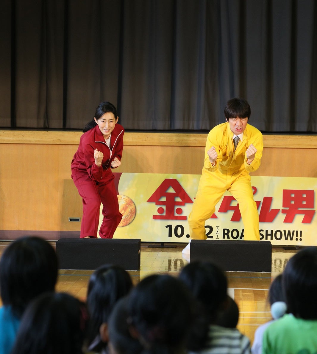 （左から）木村多江、内村光良（C）「金メダル男」製作委員会