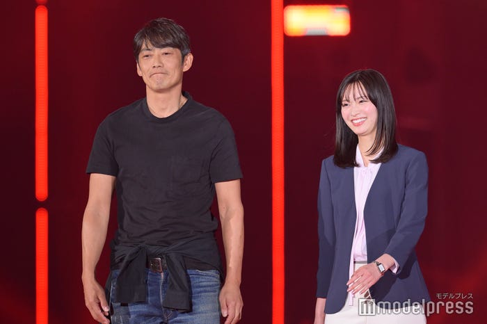 反町隆史、岡崎紗絵(C)モデルプレス