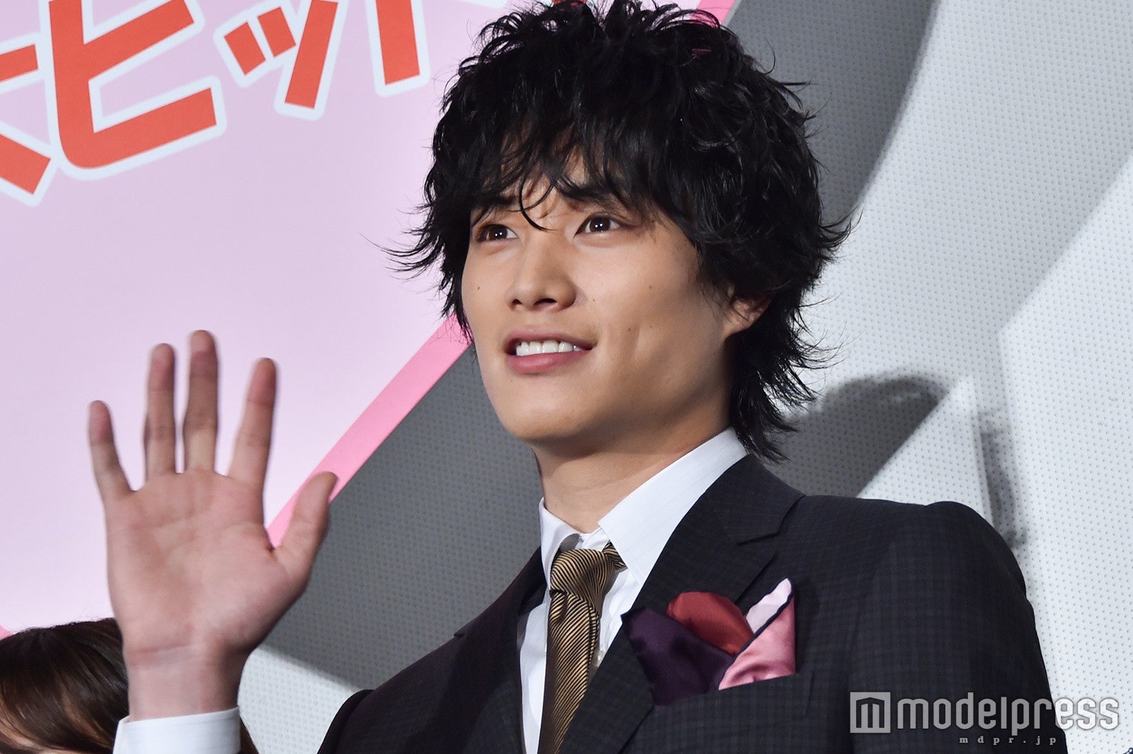 鈴木伸之、ハプニングに“神対応”で沸かす＜リベンジgirl＞