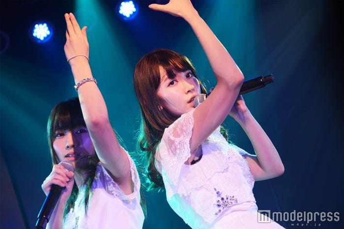 岡部麟、小嶋陽菜「小嶋陽菜好感度爆上げ公演」(C)モデルプレス