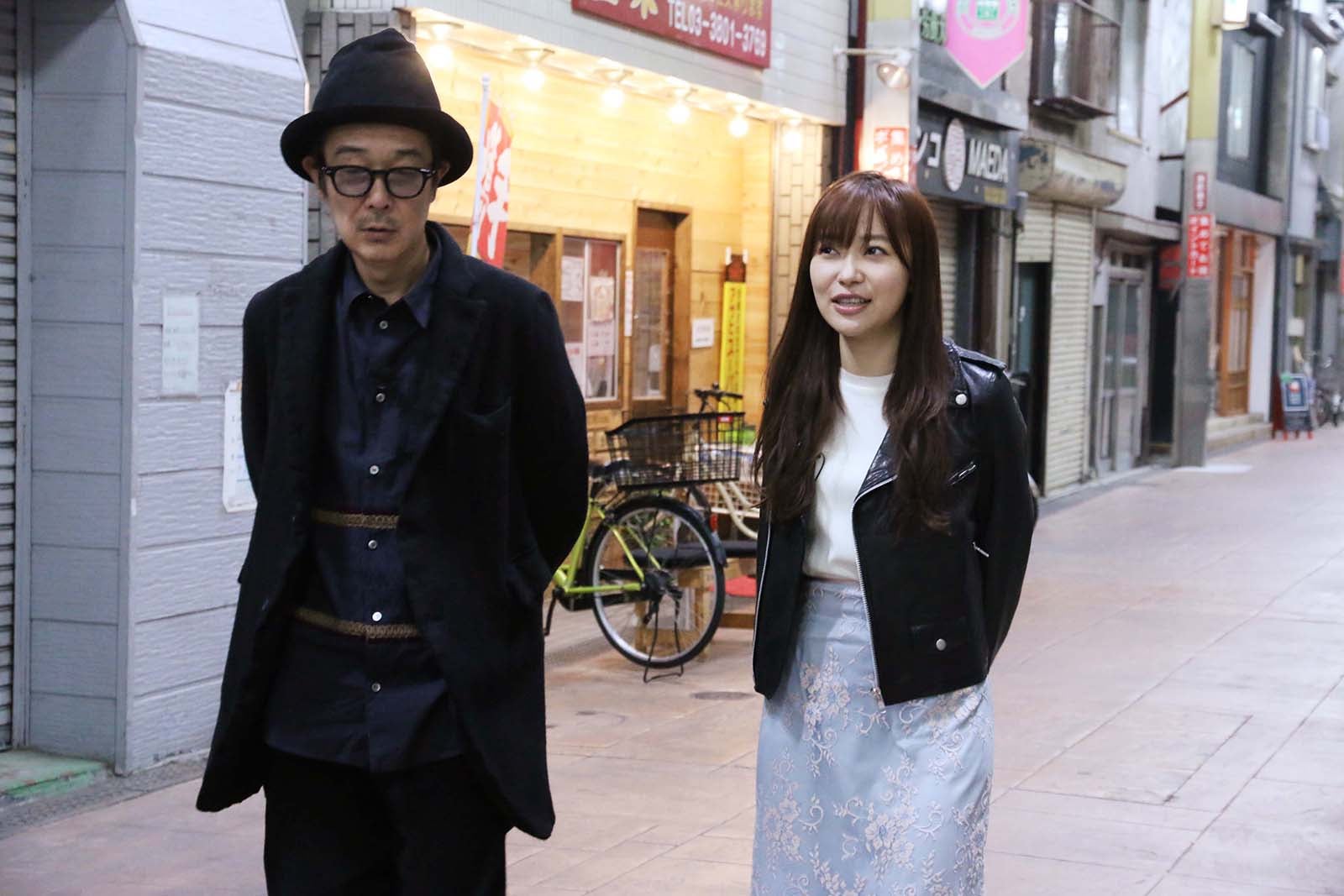 （左から）リリー・フランキー、指原莉乃（C）フジテレビ