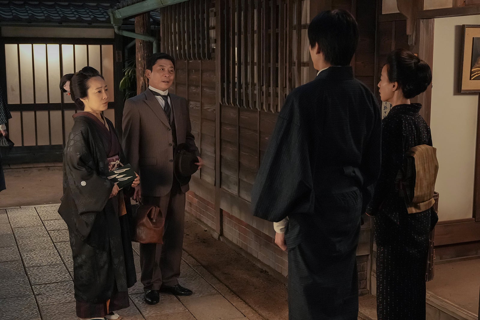 山田真歩、三宅弘城、金子大地、石橋静河「ブラッサム」第26話（C）NHK