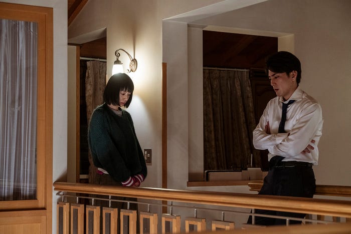 夏帆、間宮祥太朗(C)2020『Red』製作委員会