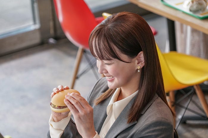 多部未華子/新TVCMセット500「バッティングセンター」篇メイキングより(提供写真)