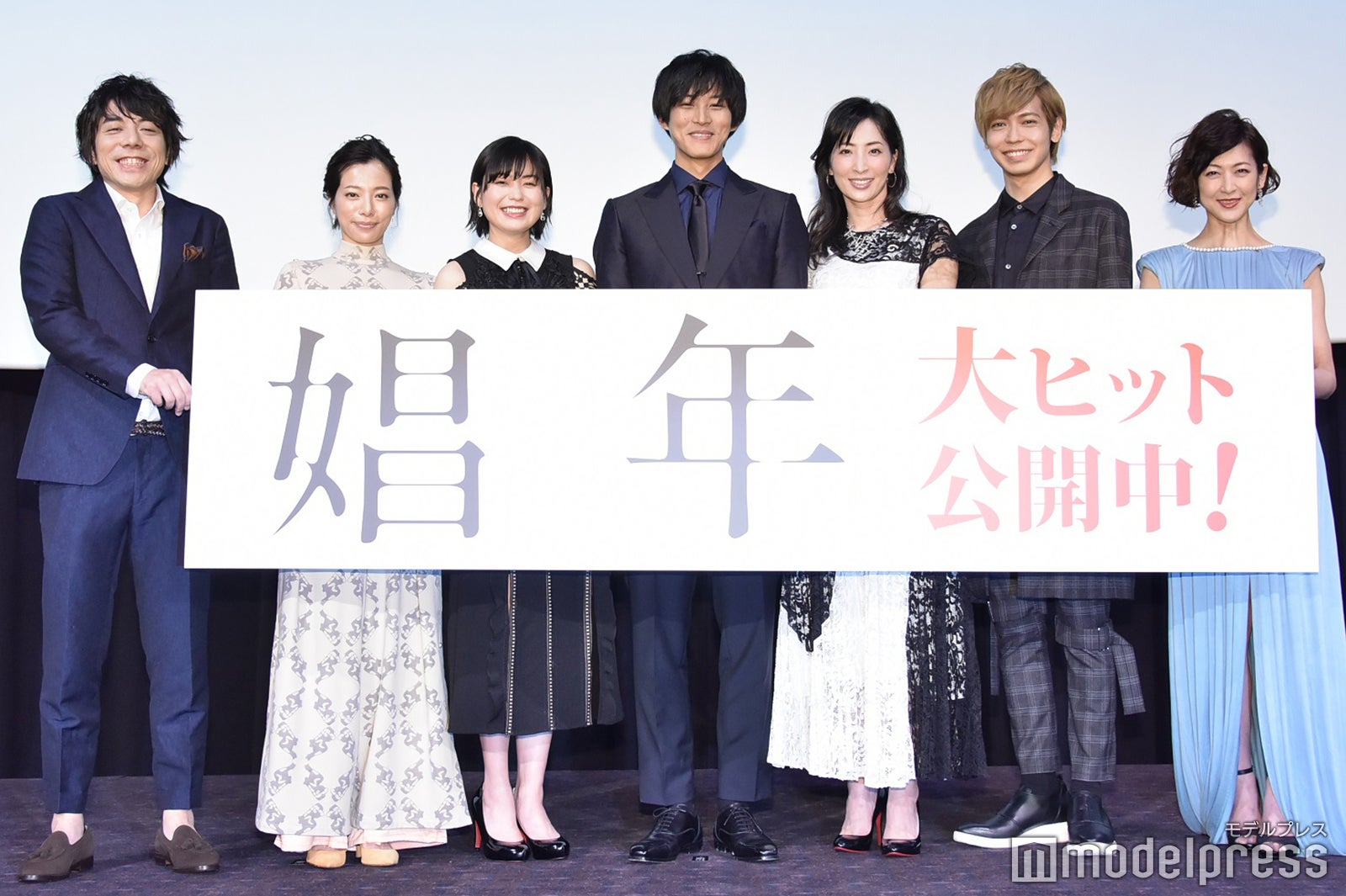 （左から）三浦大輔監督、桜井ユキ、冨手麻妙、松坂桃李、真飛聖、猪塚健太、馬渕英里何 （C）モデルプレス
