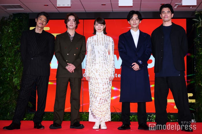 (左から)窪塚洋介、亀梨和也、のん、藤ヶ谷太輔、伊藤英明(C)モデルプレス