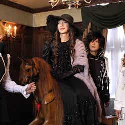 教師陣も超個性的!(左から)舘形比呂一、篠井英介、瀬下尚人、中江友紀(C)2013 映画「GOGO♂イケメン5」製作委員会