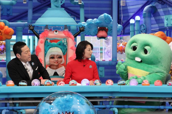 (左から)東野幸治、小池栄子、ガチャピン(C)フジテレビ